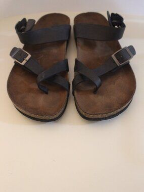 Softbeds Black Buckle Crisscross Footbed Sandals